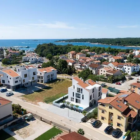 Ampla With Heated Wellness Pool Near Porec Vila Kovacic