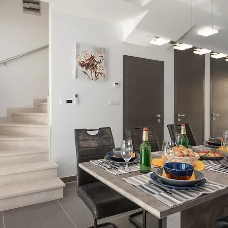 Vila Ampla With Heated Wellness Pool Near Porec *