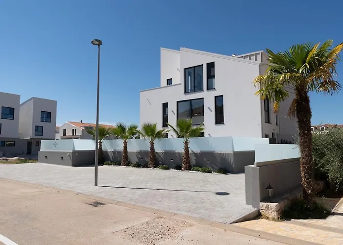 Villa Ampla With Heated Wellness Pool Near Porec Kovacic