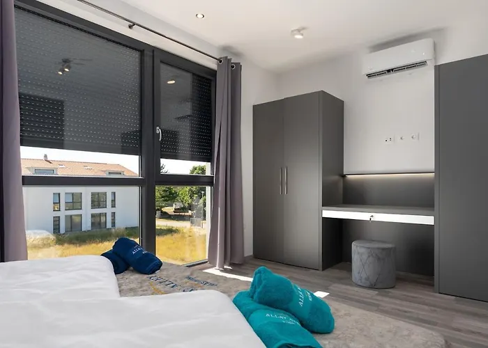 Ampla With Heated Wellness Pool Near Porec וילה