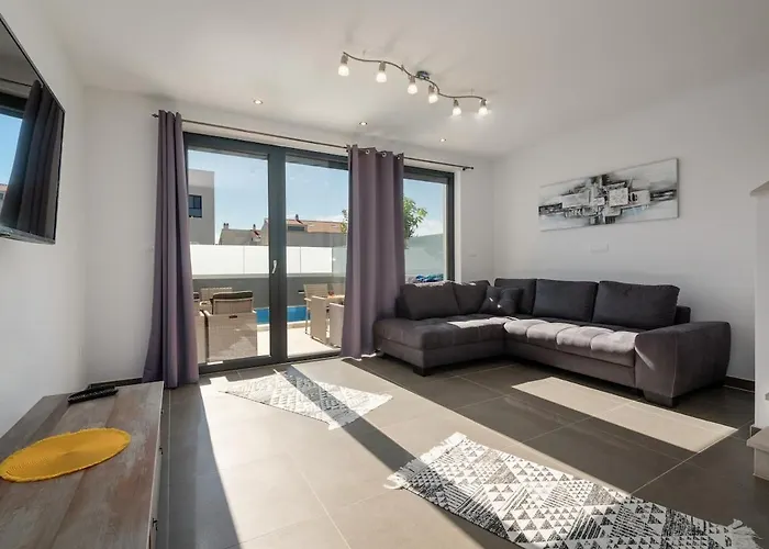 Ampla With Heated Wellness Pool Near Porec Villa