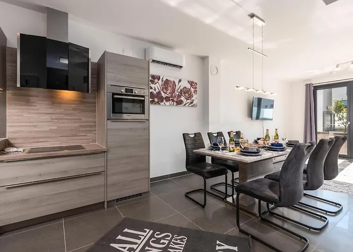 Ampla With Heated Wellness Pool Near Porec Villa