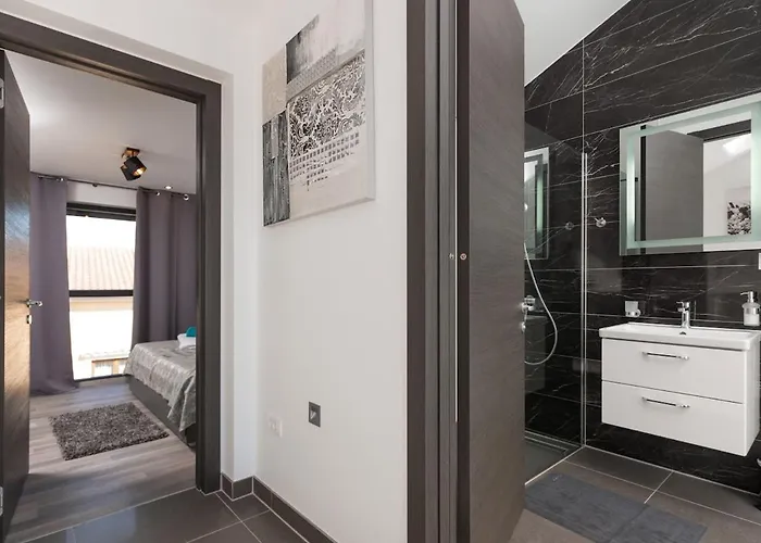 Ampla With Heated Wellness Pool Near Porec Villa