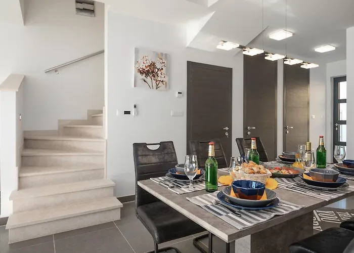 Villa Ampla With Heated Wellness Pool Near Porec *