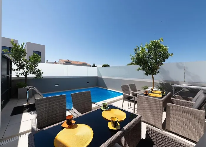 Ampla With Heated Wellness Pool Near Porec Villa *